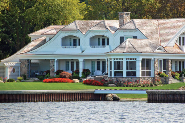 LakefrontLuxury_Thumb_NoTitle_1920x1080
