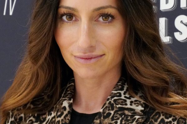 Deborah_Gurofsky_Headshot_Updated11